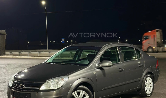 Opel Astra 2010 года