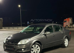 Opel Astra 2010 года