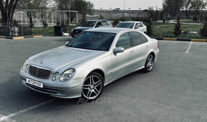 Mercedes-Benz E-Класс 2003 года