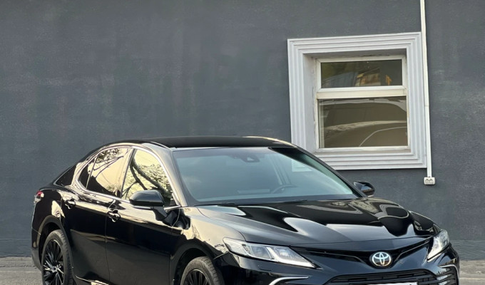 Toyota Camry 2023 года