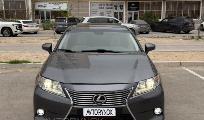 Lexus ES 2012 года