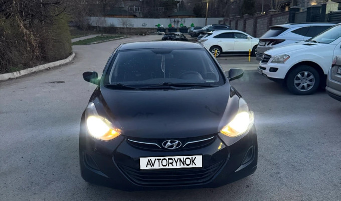 Hyundai Elantra 2013 года