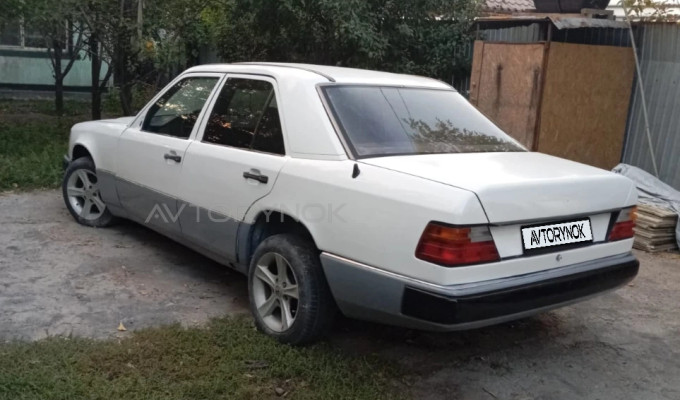 Mercedes-Benz E-Класс 1990 года