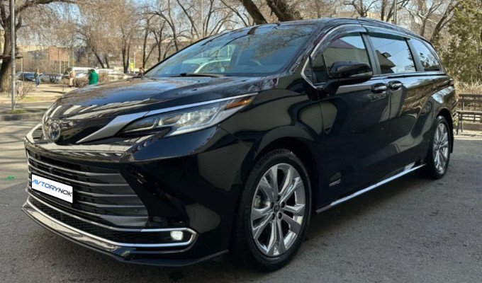 Toyota Sienna 2021 года