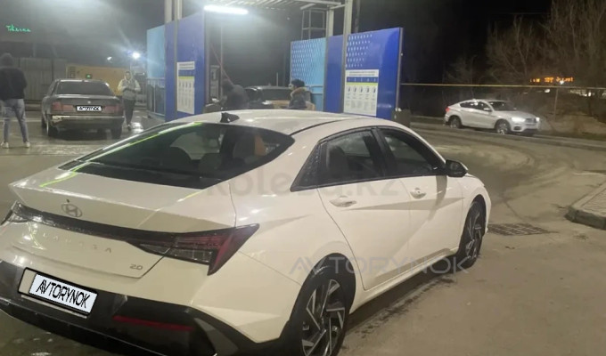 Hyundai Elantra 2024 года