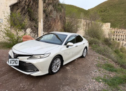 Toyota Camry 2019 года