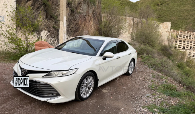Toyota Camry 2019 года