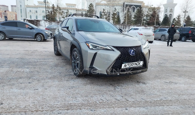 Lexus RX 2020 года