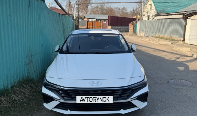 Hyundai Elantra 2024 года