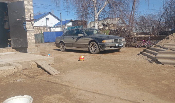 BMW 7 серия 2000 года