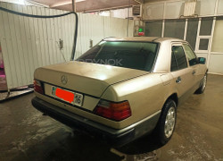 Mercedes-Benz E-Класс 1988 года