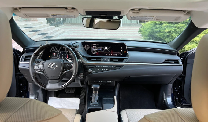 Lexus ES 2020 года
