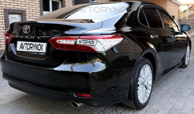 Toyota Camry 2020 года
