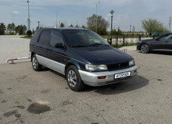Mitsubishi Space Wagon 1994 года