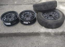 Шины с дисками, две зимние шины и четыре диска