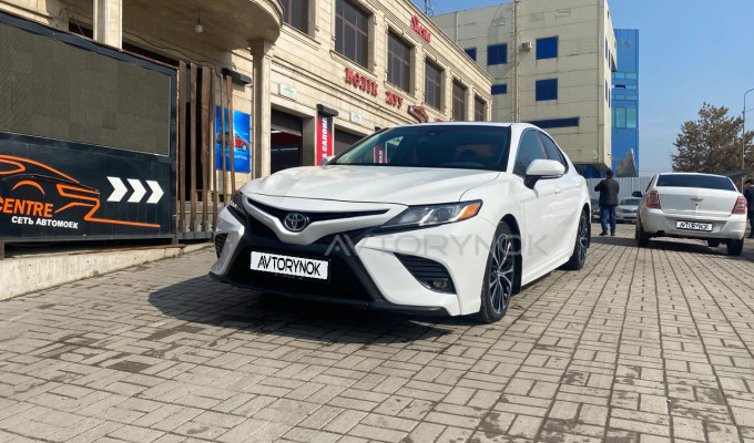Toyota Camry 2017 года