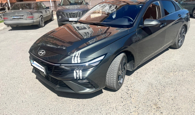 Hyundai Elantra 2024 года