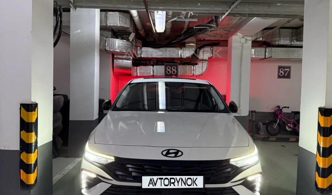 Hyundai Elantra 2024 года