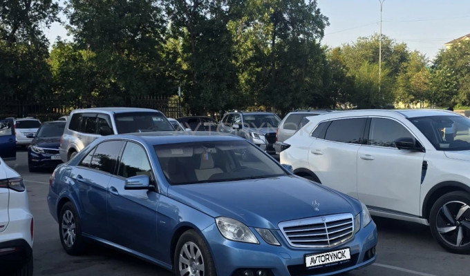Mercedes-Benz E-Класс 2010 года