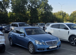 Mercedes-Benz E-Класс 2010 года
