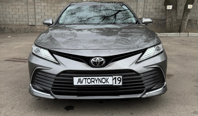 Toyota Camry 2022 года