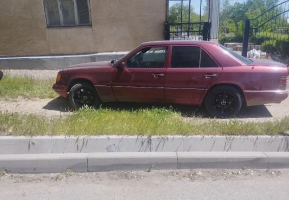 Mercedes-Benz E-Класс 1990 года