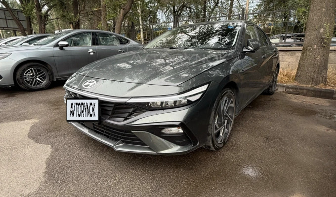 Hyundai Elantra 2023 года