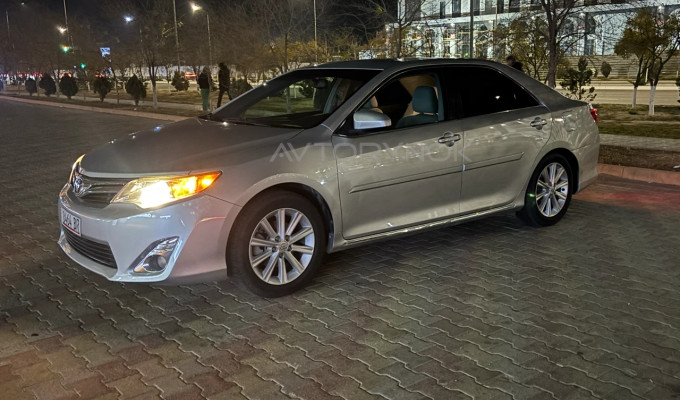 Toyota Camry 2013 года
