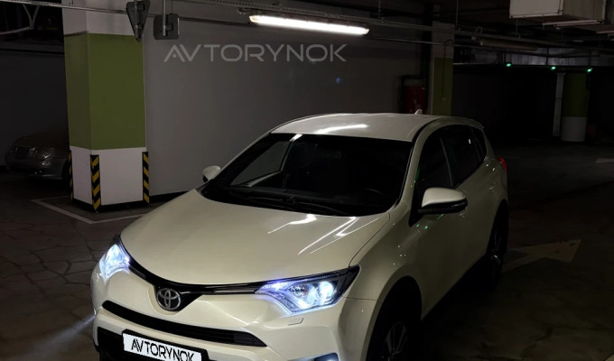 Toyota RAV4 2017 года