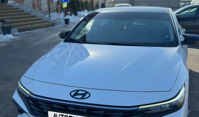 Hyundai Elantra 2024 года