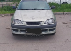 Toyota Avensis 1998 года