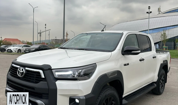 Toyota Hilux 2016 года