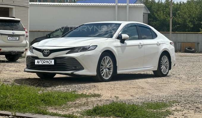 Toyota Camry 2020 года