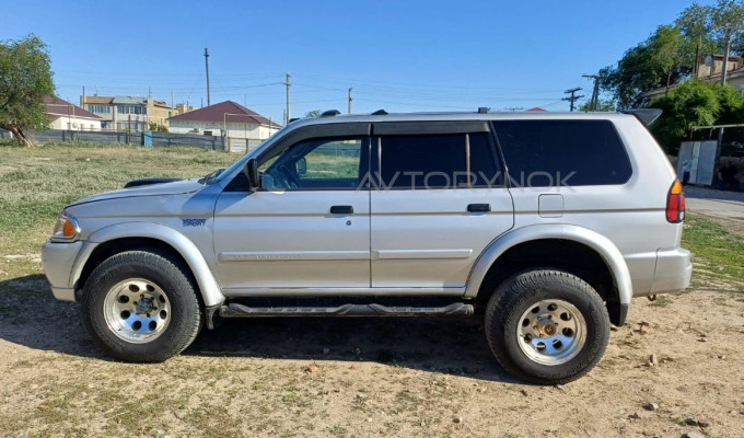 Mitsubishi Montero Sport 2002 года