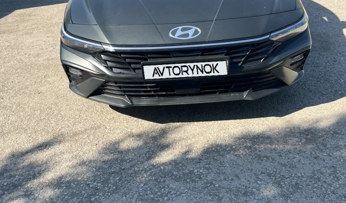 Hyundai Elantra 2023 года