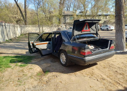Mercedes-Benz E-Класс 1993 года