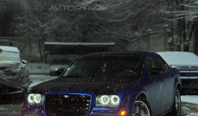 Chrysler 300C 2005 года