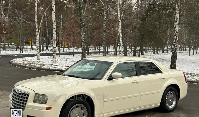 Chrysler 300C 2005 года