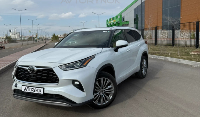 Toyota Highlander 2022 года