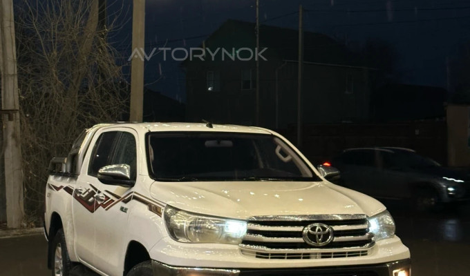 Toyota Hilux 2020 года