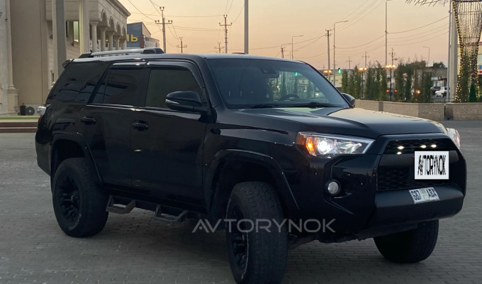 Toyota 4Runner 2020 года