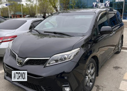 Toyota Sienna 2015 года