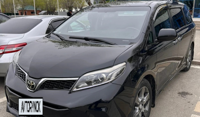 Toyota Sienna 2015 года