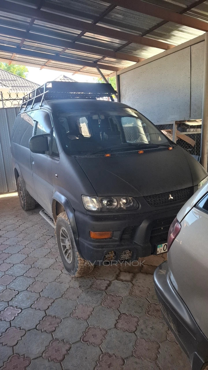 Mitsubishi Delica, 2000