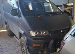 Mitsubishi Delica 2000 года