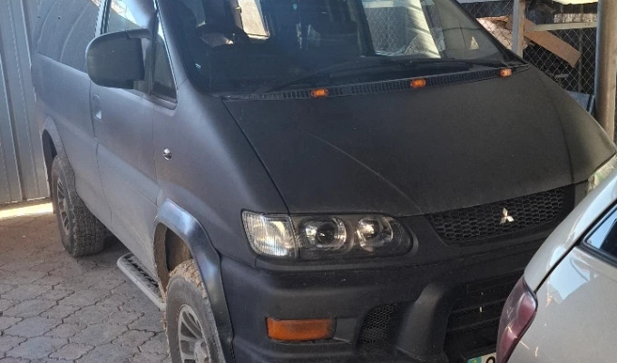 Mitsubishi Delica 2000 года