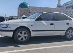 Toyota Carina E 1993 года