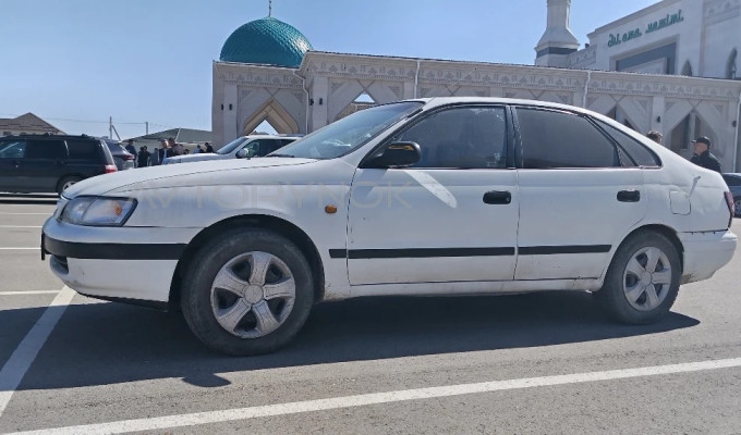 Toyota Carina E 1993 года