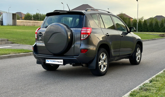 Toyota RAV4 2008 года