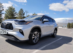 Toyota Highlander 2021 года
